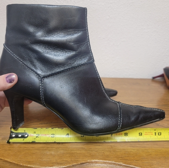 #15 Anne Klein AK Black Pointy-Toe Zip-Up Heeled Ankle Bootie 8.5M - Picture 12 of 14